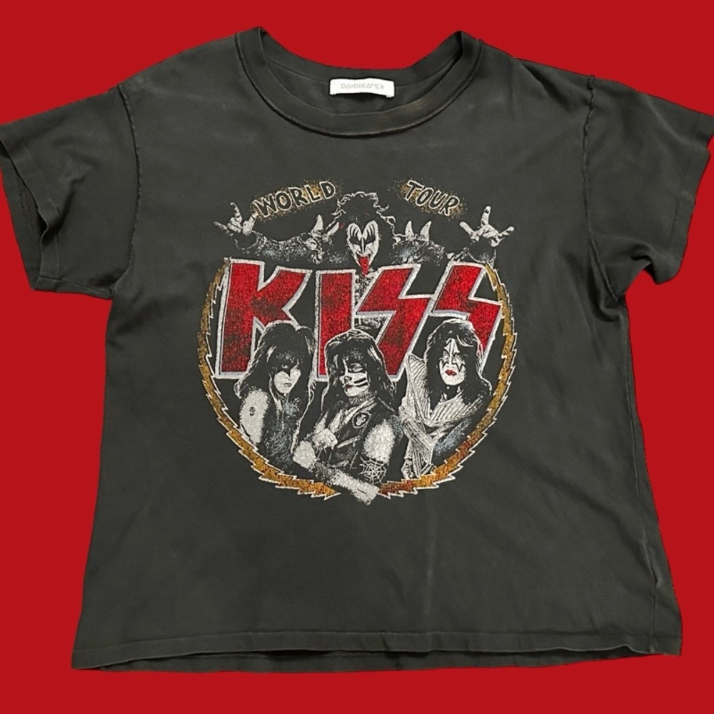 Daydreamer Kiss Cropped. Size Medium